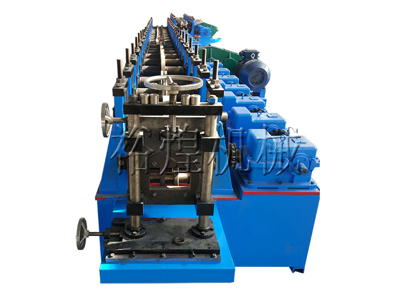 高速護(hù)欄板設(shè)備 高速護(hù)欄板設(shè)備